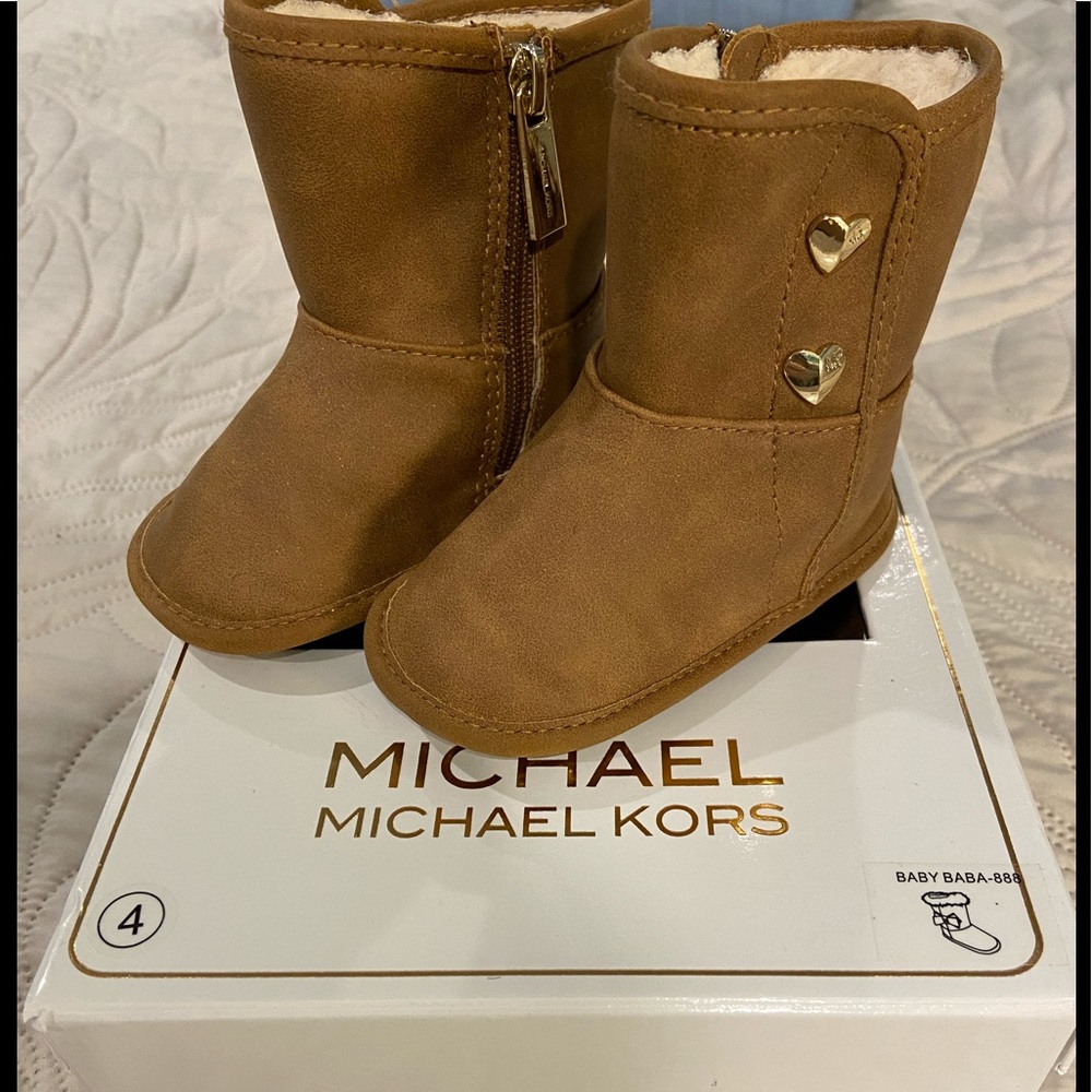 Michael Kors Infant boots (Tan) 😍🎀